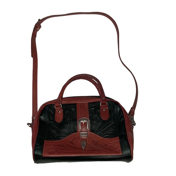 Chic Black and Red Embossed Shoulder Bag - Picture 2 of 8